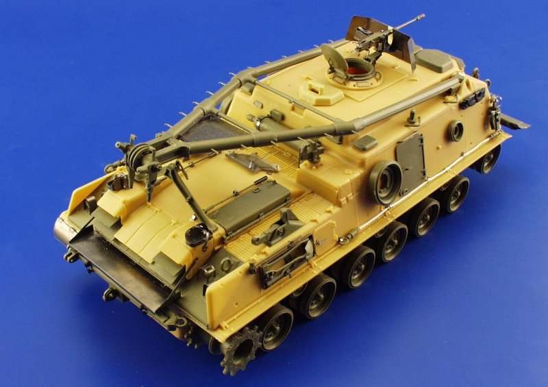 Eduard 35787 M-88 Recovery Tank AFV Club – image 5