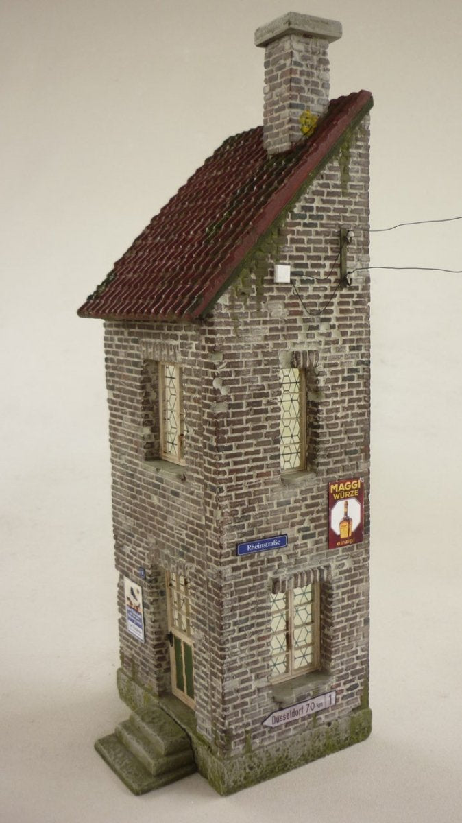 RT-Diorama 35258 Corner Building 1/35 – image 4