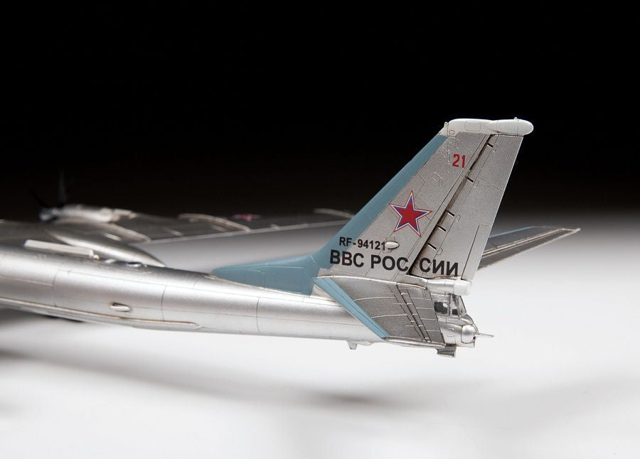 Zvezda 7038 Tu-95MS Bear Russian Strategic Bomber 1/144 – Bild 4