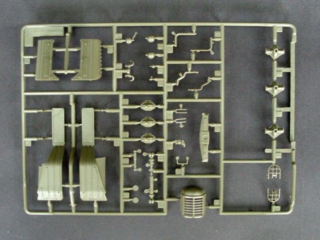 Trumpeter 00205 HQ-2 Missile With Loading Cabin 1/35 – image 10