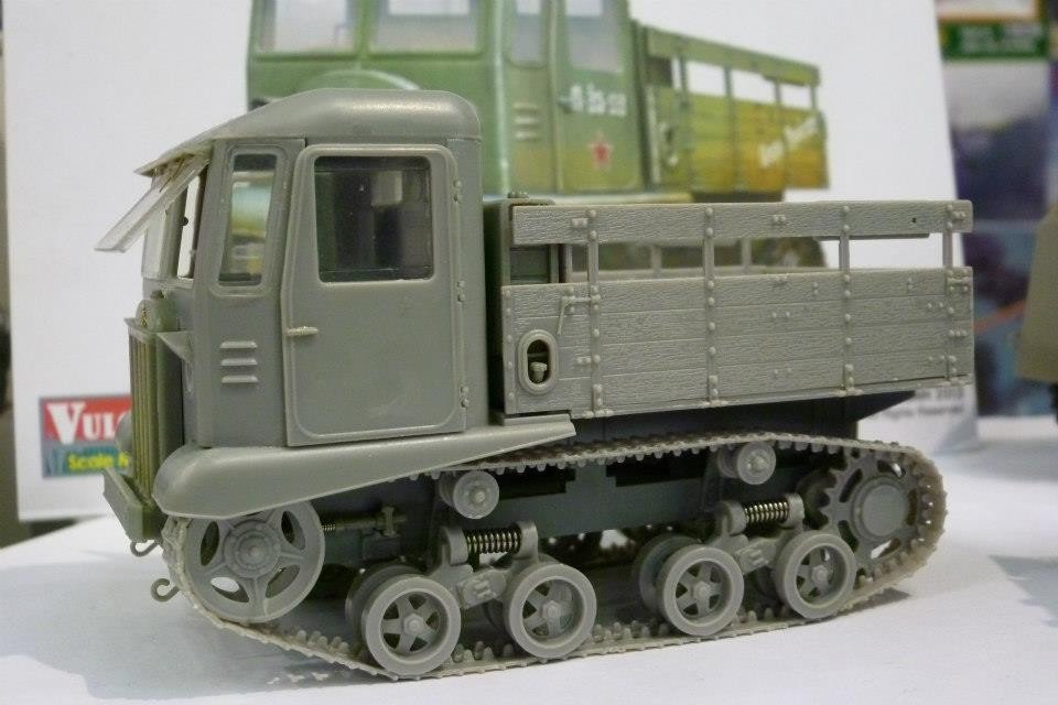Vulcan 56010 SOVIET ARTILLERY TRACKOR 1/35 – obrázek 3