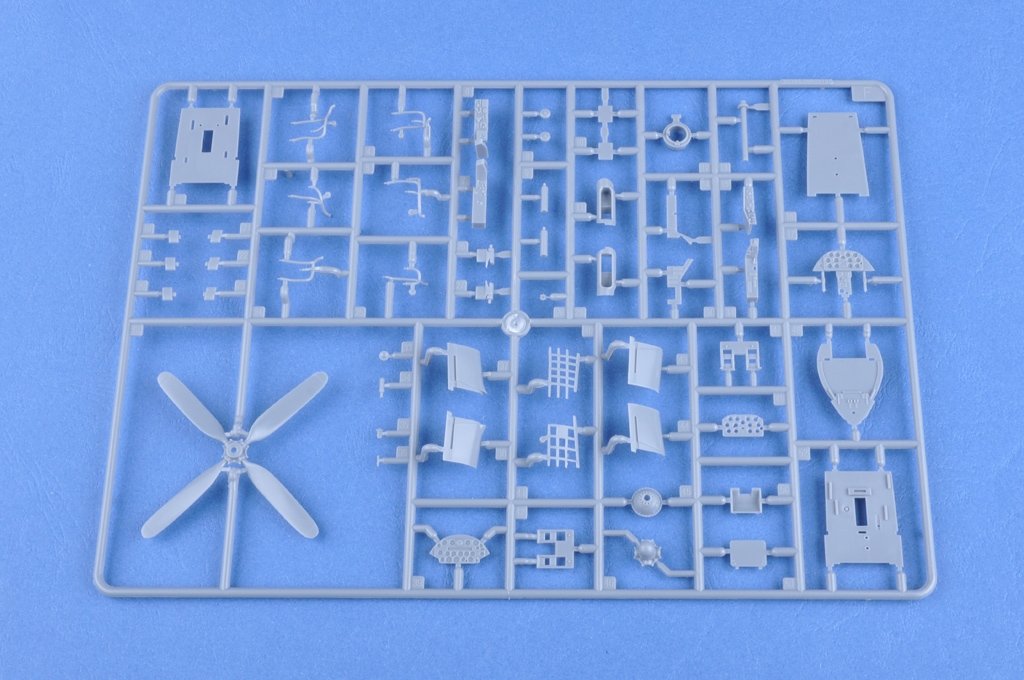 Hobby Boss 80392 F4U-7 Corsair 1/48 – image 9