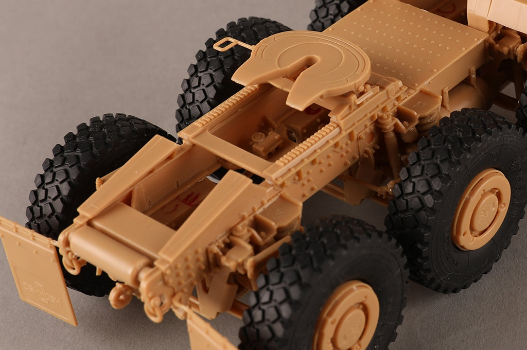I Love Kit 63549 LVSR MKR16 Tractor 1/35 – image 13