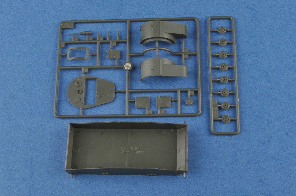 Hobby Boss 83810 Soviet T-26 Light Infantry Tank Mod.1936-1937 1/35 – image 5