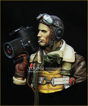 Young Miniatures YM1872 B-17 CREW with K20 CAMERA 1/10 – image 3