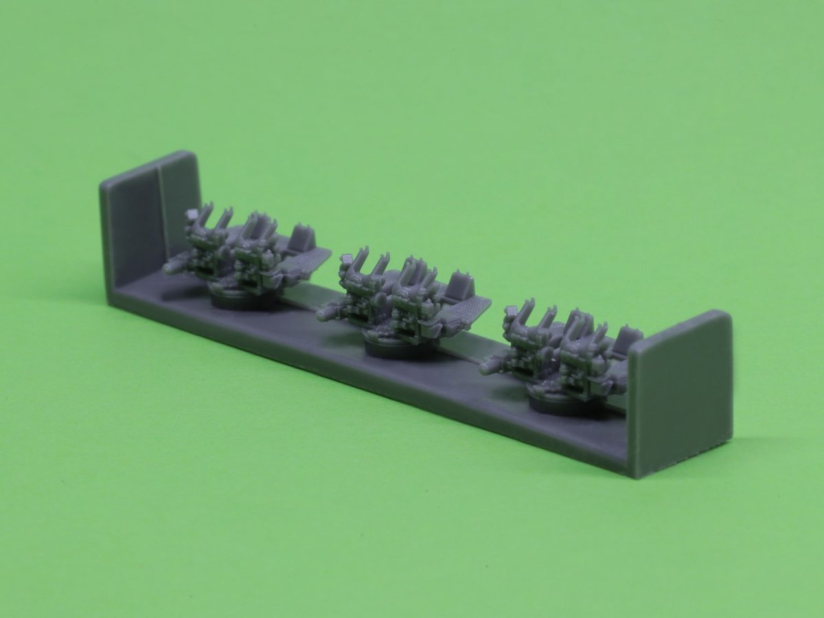 Master SM-350-093 USN 40 mm/56 Bofors quadruple mount ver.1 / with Mk-51 director - (resin, PE and turned parts) - (6pcs) 1/350 – obrázek 3