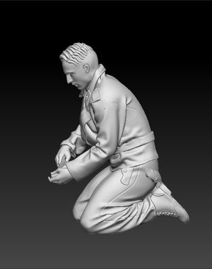 Glowel Miniatures 35007 Wounded panzer crewman and commrade 1/35 – image 3