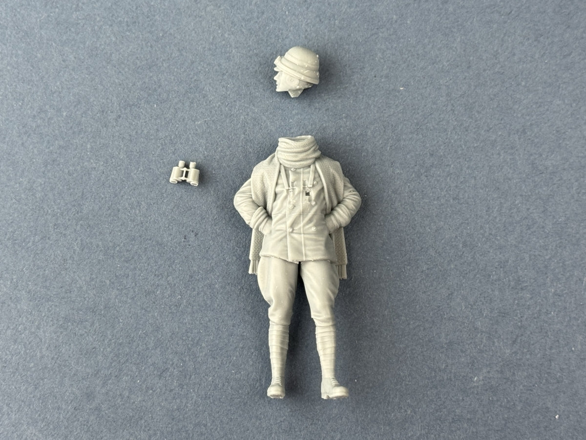 Copper State Models F32-057 Italian Airman in Roll crash helmet 1/32 – immagine 2