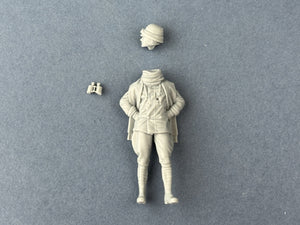 Copper State Models F32-057 Italian Airman in Roll crash helmet 1/32 – immagine 2