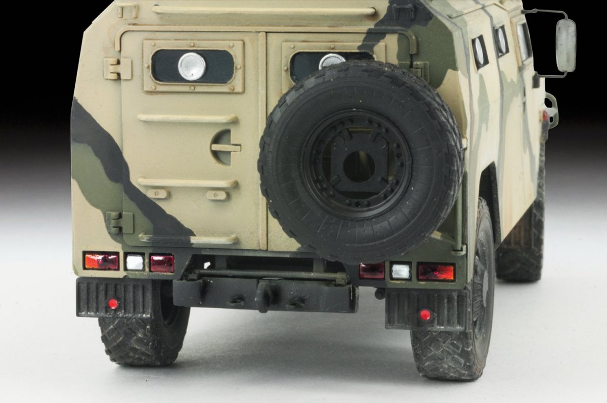 Zvezda 3682 GAZ with AT missile system Kornet D 1/35 – Bild 6