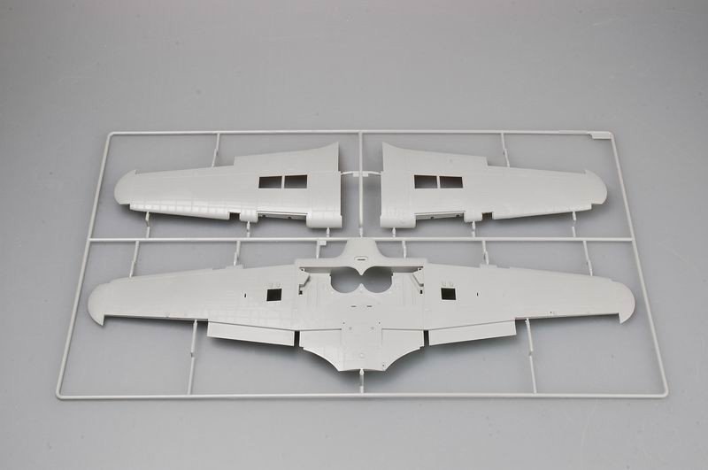 Trumpeter 02417 Hurricane Mk II D/Trop 1/24 – image 2