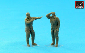 Armory Models F7224a RAF WWII crewmen in high altitude outfit – “Flight Stories” 1/72 – obrázek 2