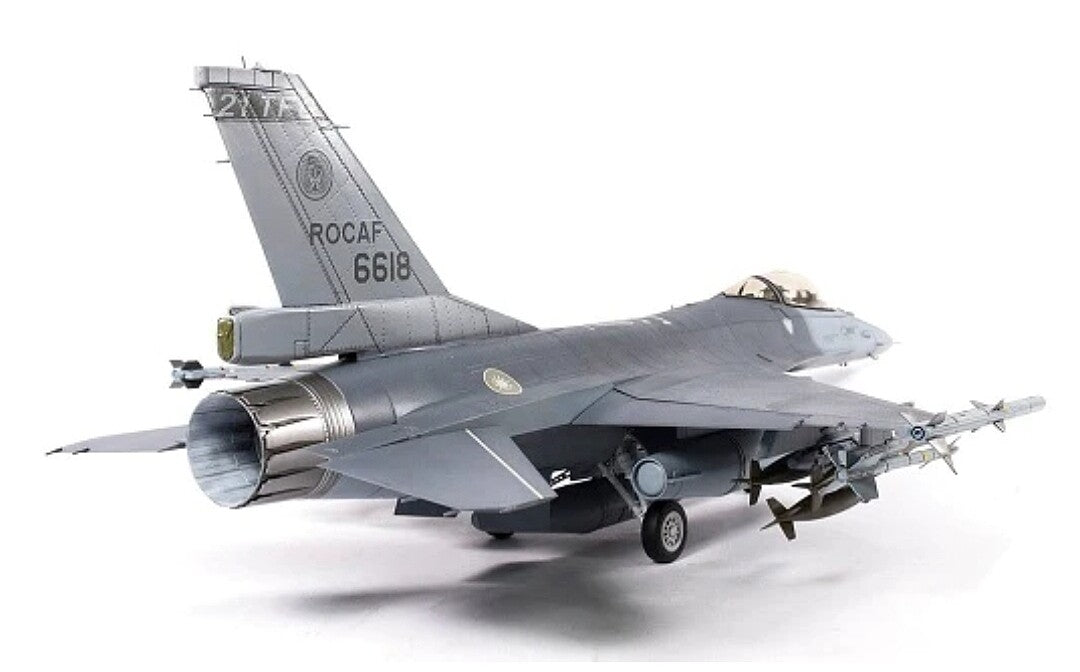AFV Club 32S03 ROCAF Block 20 Fighting Falcon F-16AM Viper 1/32 – obrázek 2