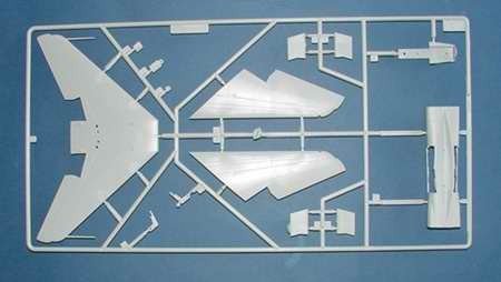 Trumpeter 01605 North American F-107A Ultra Saber (1/72) – imagen 3