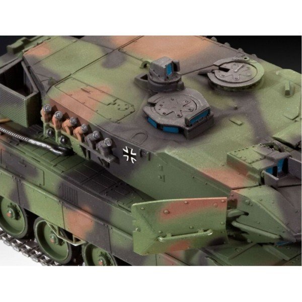 Revell 03180 Leopard 2 A6/A6M 1/72 – image 4