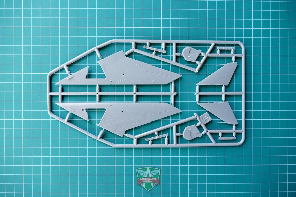 Modelsvit 72019 S-32MK Soviet bomber 1/72 – Bild 4