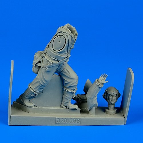 Aerobonus 320066 RAF fighter pilot WWII 1/32