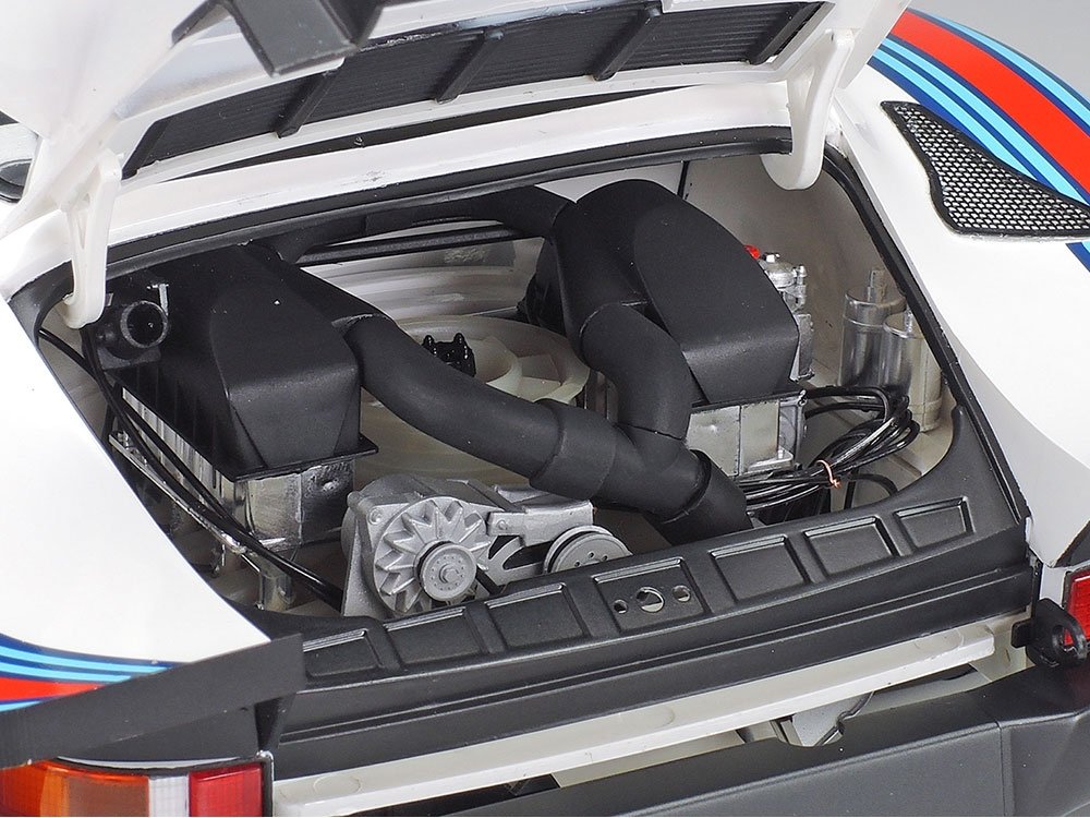 Tamiya 12057 Porsche 935 Martini 1/12 – obrázek 5