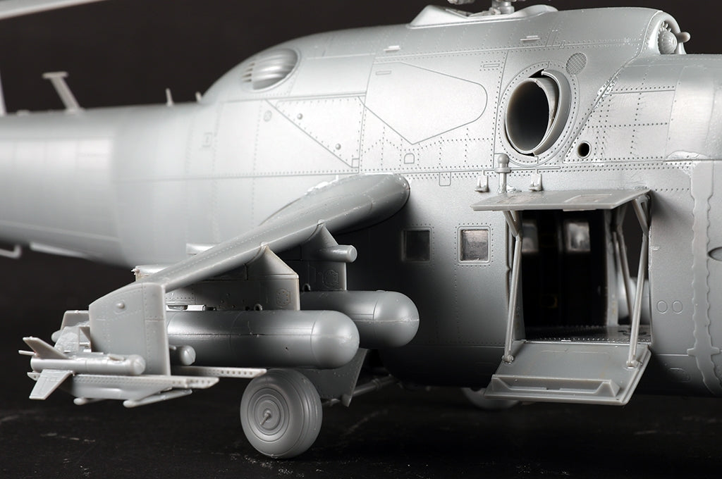 Trumpeter 05828 Mi-24A Hind-B 1/48 – imagen 17