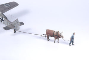 CMK F48354 Ox Towing Me-163B &amp;amp; Luftwaffe Ground Crew 1/48 – image 3