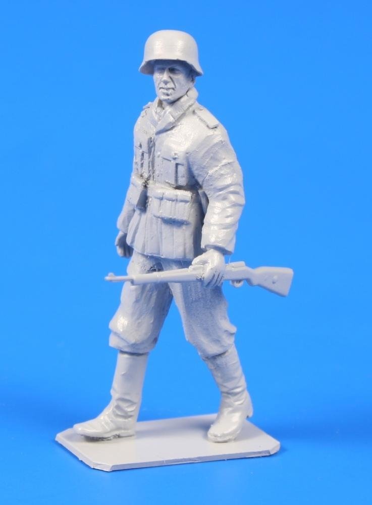 CMK 48303 German WWII Soldier with Mauser 98 Rifle 1/48