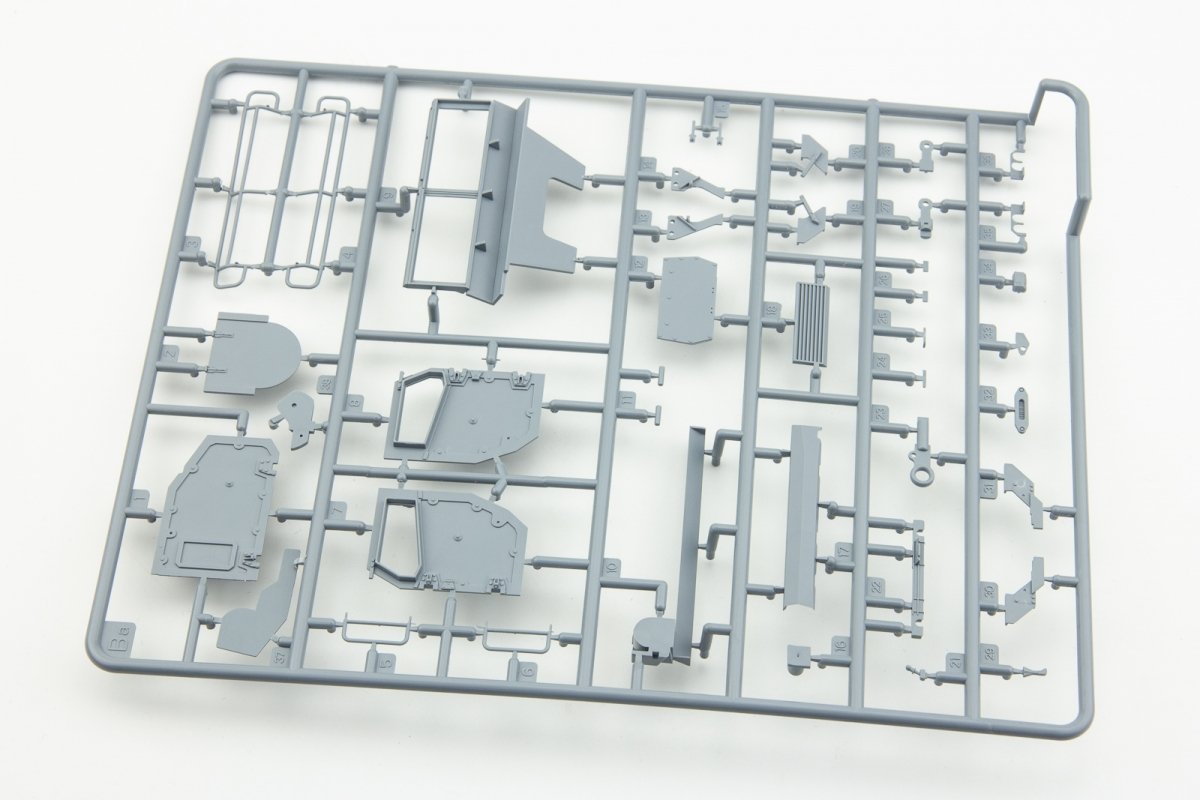 RPG Model 35021 KAMAZ K-4386 Typhoon-VDV Mine-Protected Armored Vehicle Early Type 1/35 – Bild 9