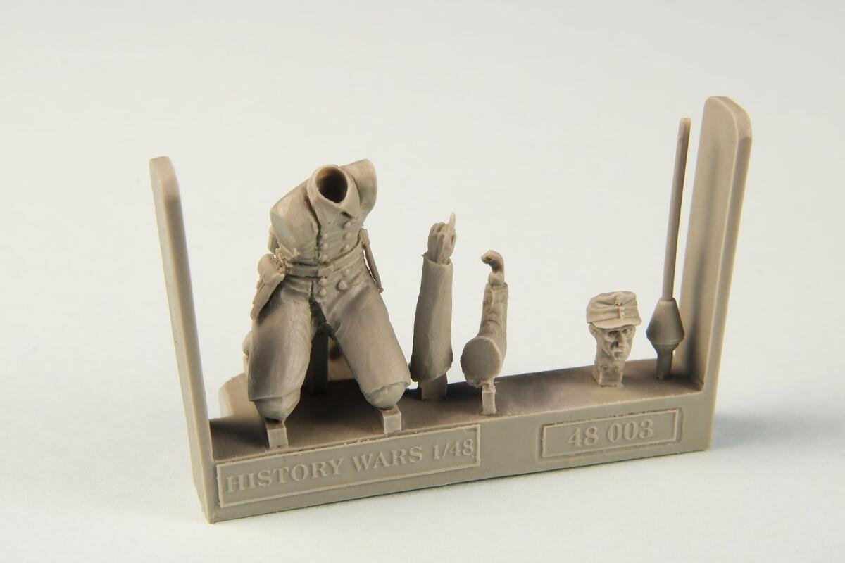 CMK F48270 German WW II Volkssturm Berlin 1945 1/48 – image 2