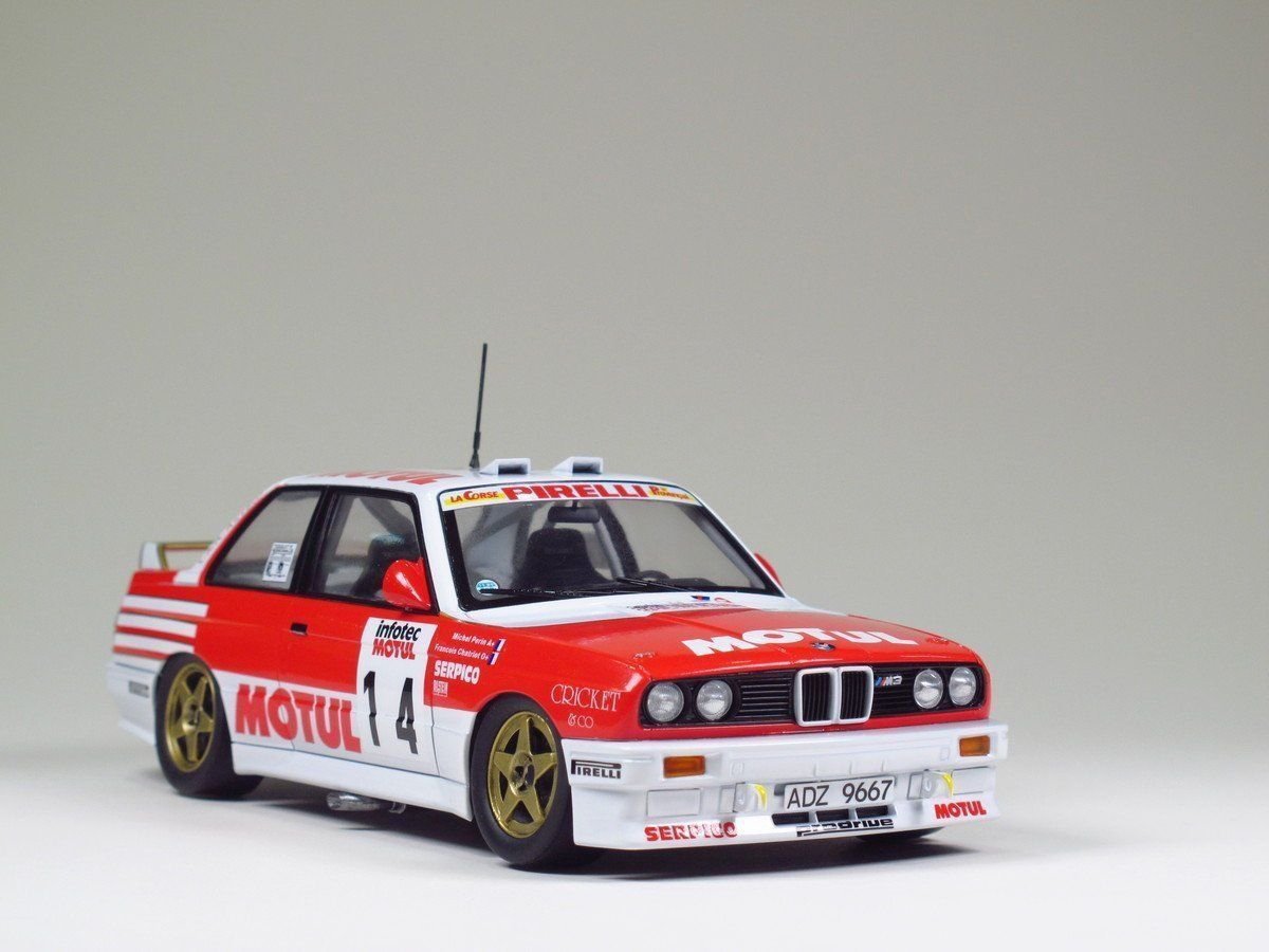 Aoshima 05061 BMW M3 E30 1989 Tour de Corse Rally Version 1/24 – obrázek 2