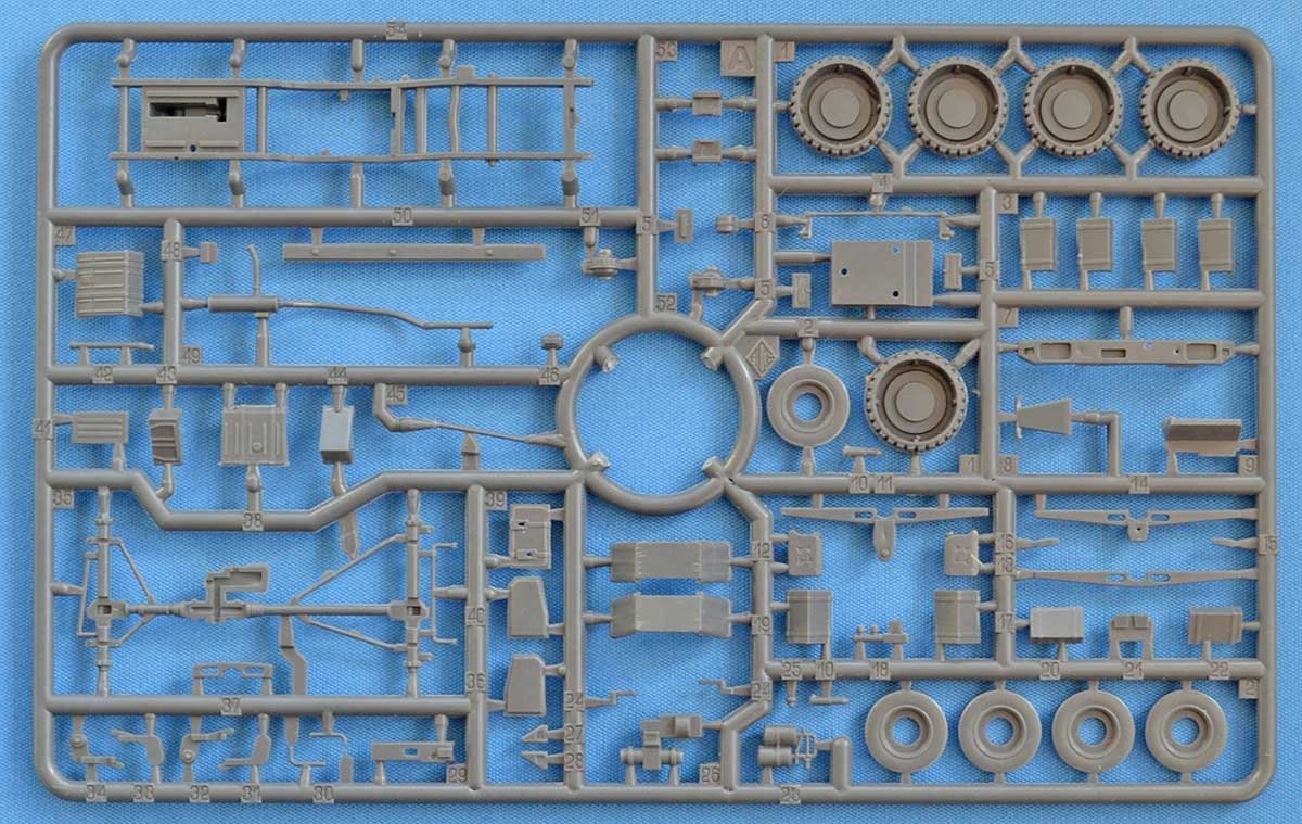 ACE 72458 JACAM 4x4 Unimog for long-range patrol missions 1/72 – obrázek 2