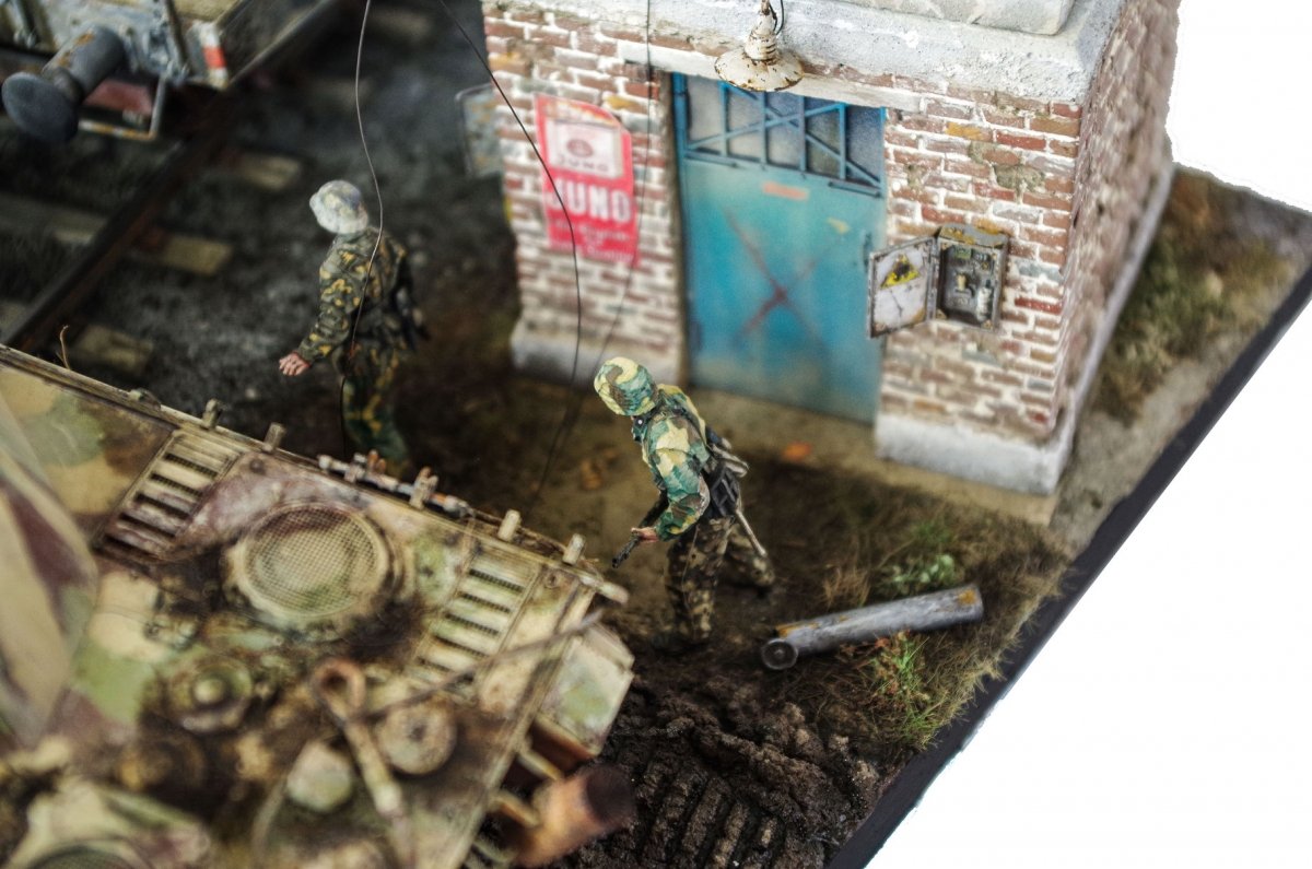 RT-Diorama 35027 Diorama-Base: Railroad Crossing 1/35 – imagen 12