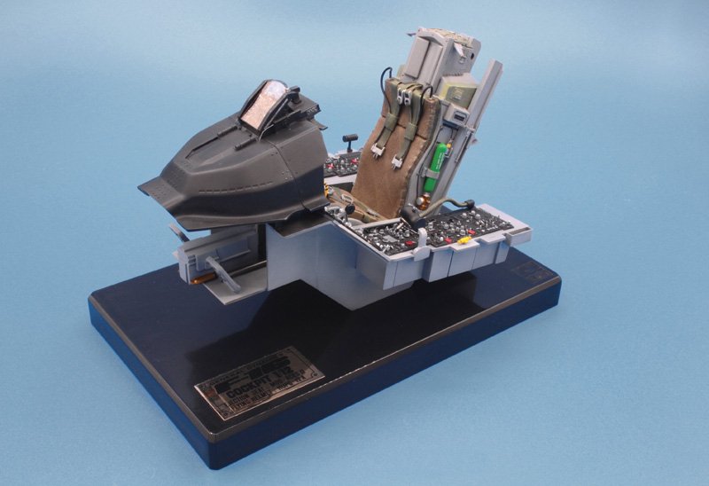 Italeri 2990 F-16 Cockpit 1/12 – obrázek 12