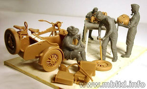 Master Box 3560 German motorcycle repair team (1/35) – image 8