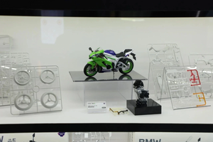 Meng Model MT-007 Kawasaki Ninja ZX-10R 1/9 – image 3