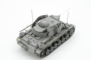 Border Model BT-048 Pz.Bef.Wg.III Ausf.K 2in1 w/Schürzen 1/35 – obrázek 12