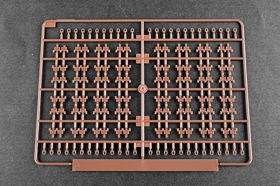 Trumpeter 09525 Russian T-80U MBT 1/35 – image 3