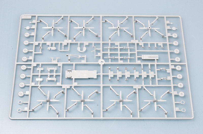 Trumpeter 03904 TU-95MS Bear-H 1/144 – image 6