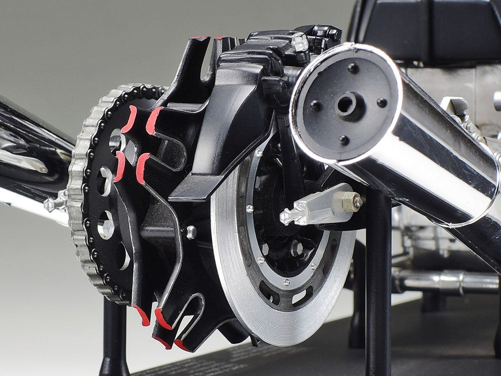Tamiya 16023 Kawasaki Z1300 Motorcycle Engine 1/6 – image 4