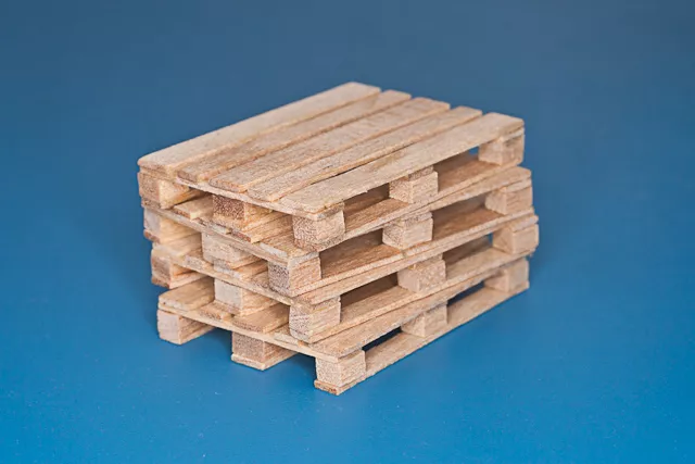 RB Model 35D30 4 x natural wood pallets self assembly kit 1/35 – Bild 3