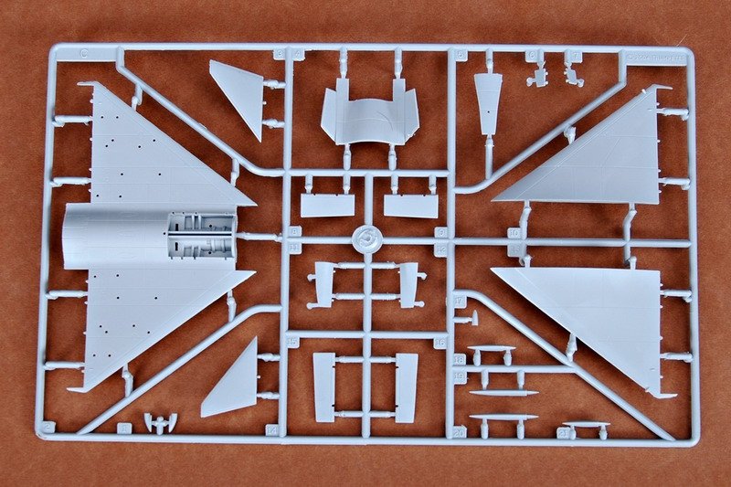 Trumpeter 01611 J-10 Fighter Aircraft 1/72 – imagen 5