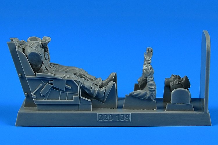 Aerobonus 320139 USAF Fighter Pilot with ej. seat for F-86 Saber for Hasegawa/Italeri 1/32