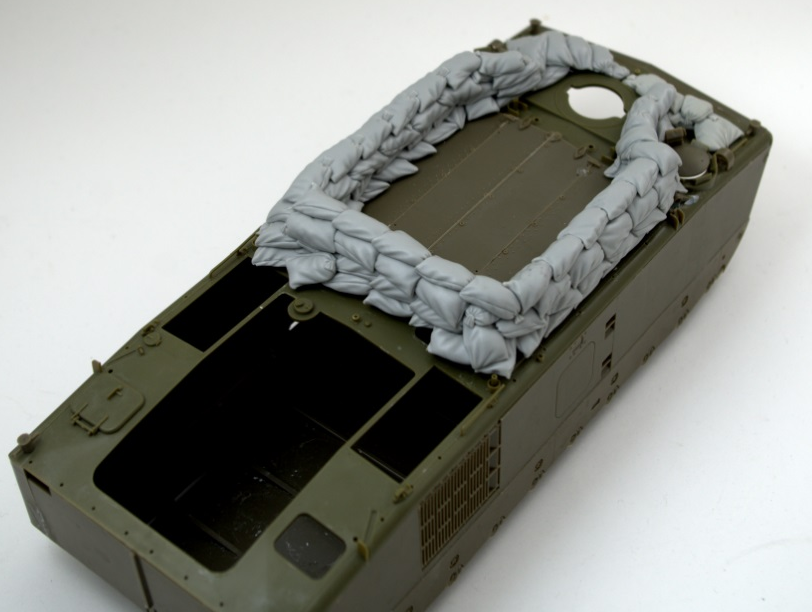 Panzer Art RE35-620 LVT-5 sandbags armor 1/35