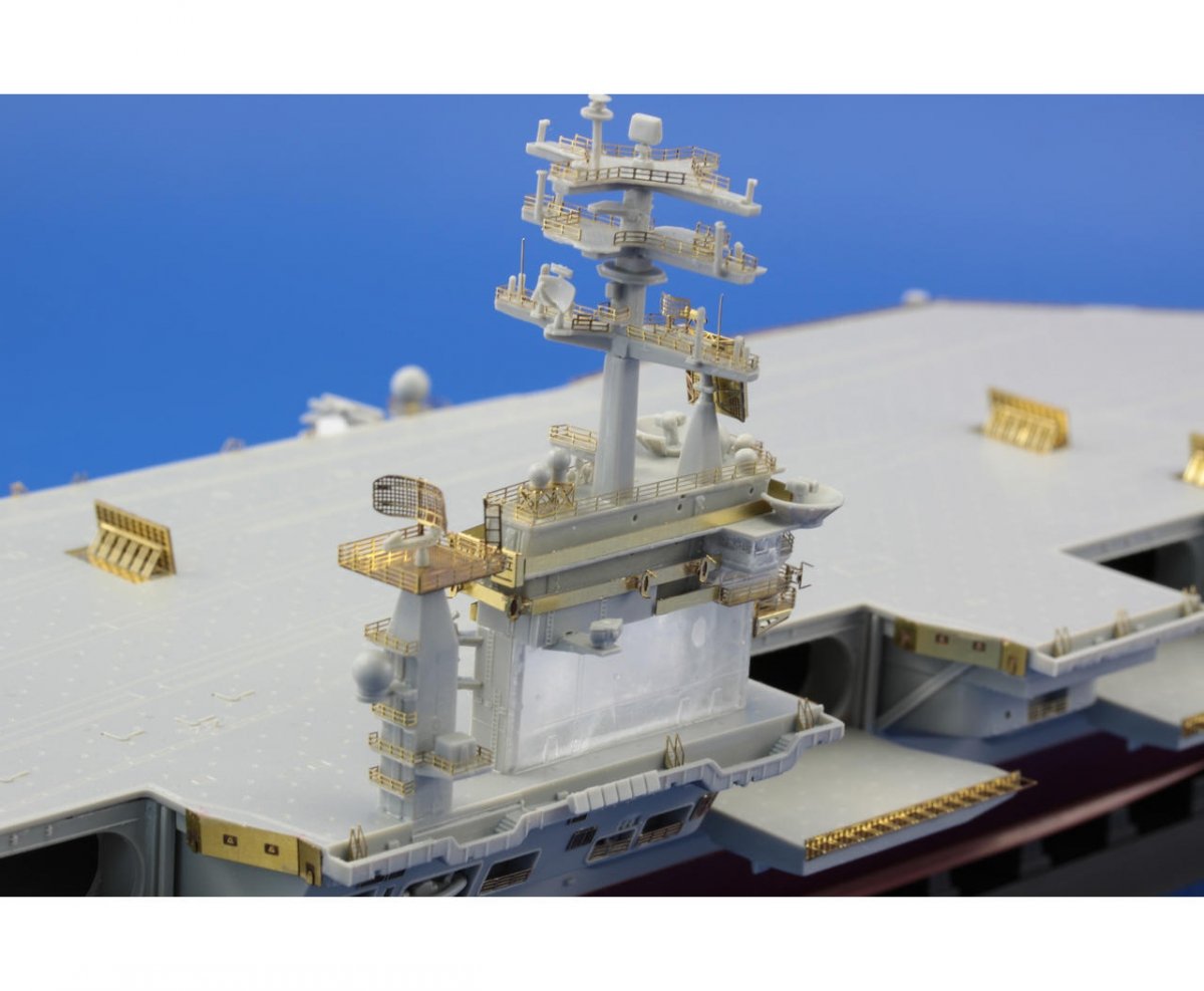 Eduard 17027 USS Nimitz CVN-68 (2005) TRUMPETER 1/700 – image 6