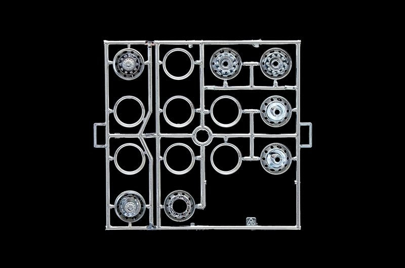 Italeri 3884 Mercedes-Benz Actros MP3 1/24 – image 11