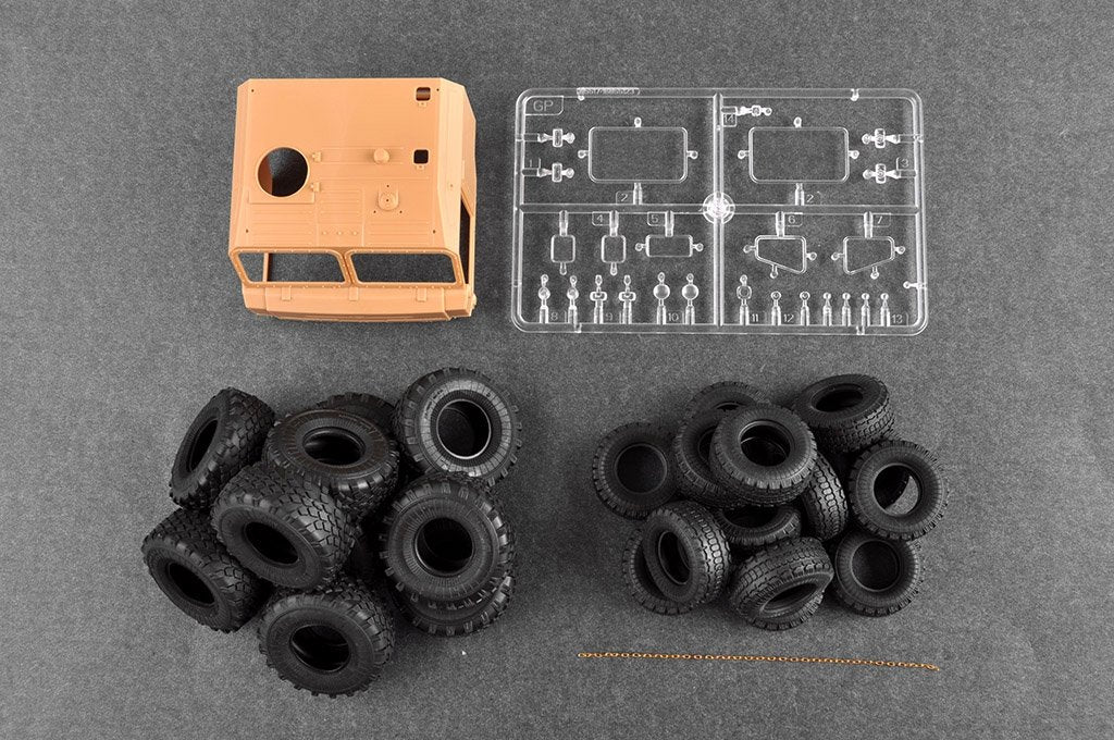 Trumpeter 01086 BAZ-6403 with ChMZAP-9990-071 trailer 1/35 – image 7