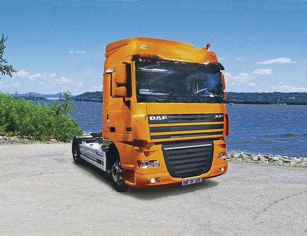 Revell 07496 DAF XF 105 Space Cab 1/24 – image 2