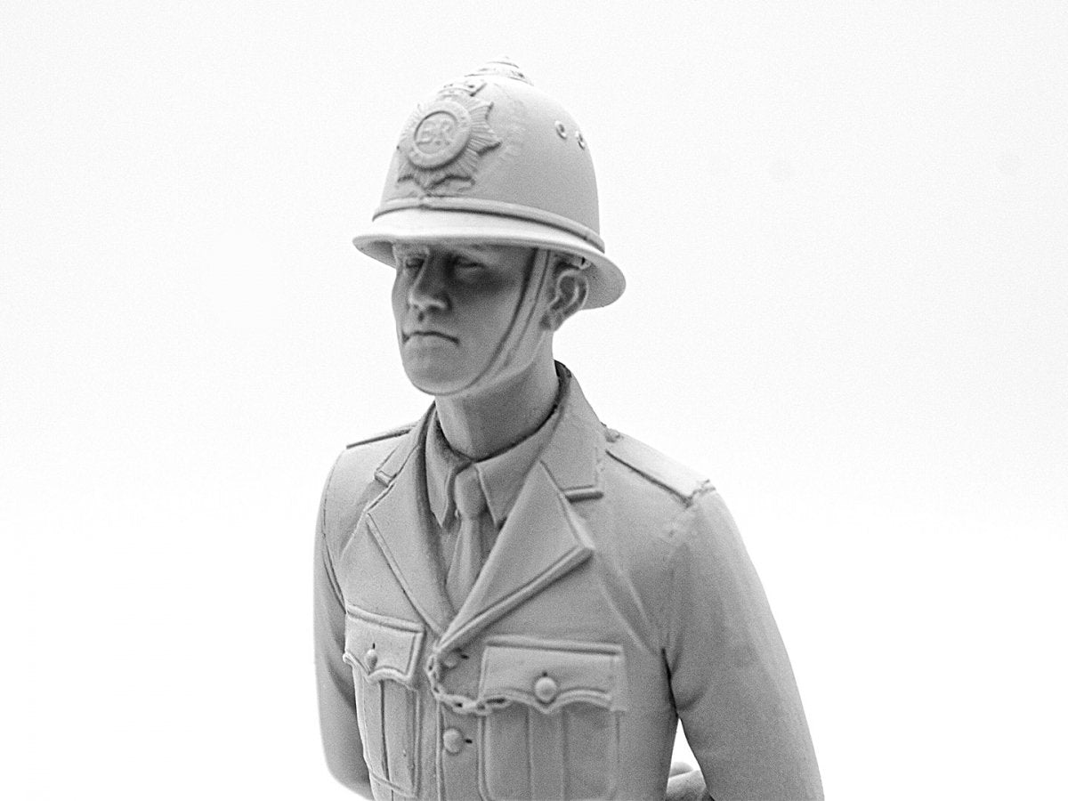 ICM 16011 British Policeman 1/16 – immagine 8