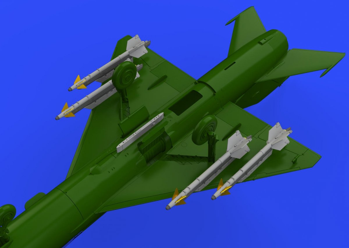 Missiles Eduard 672188 R-13M avec pylônes pour MiG-21 au 1/72