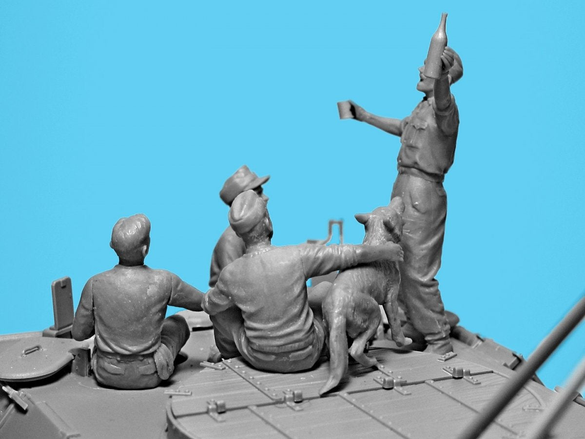 ICM 35343 Prost! Between Battles on Bergepanther WWII German Tankmen with Bergepanther 1/35 – zdjęcie 6