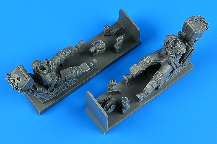 Aerobonus 320148 Figurine de pilote et opérateur de l&amp;#39;US Navy et des Marines avec siège éjectable pour F/A-18D Hornet (échelle 1/32) pour Academy