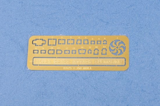 Hobby Boss 83525 Russian Navy SSN Akula Class Attack Submarine 1/350 – image 6